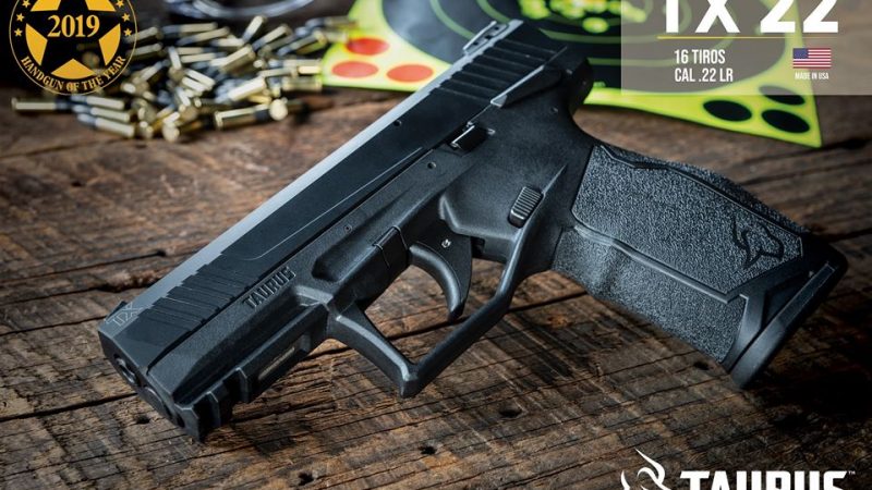 A pistoa semiautomática TX22 LR Taurus foi eleita pela Revista americana Guns & Ammo como a arma do ano em 2019