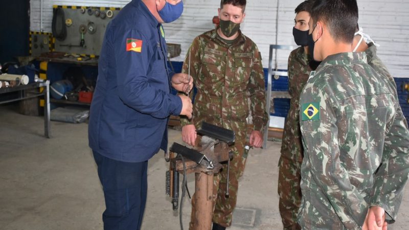 Pelo projeto, os soldados são capacitados em várias áreas e saem do serviço militar prontos para o mercado de trabalho