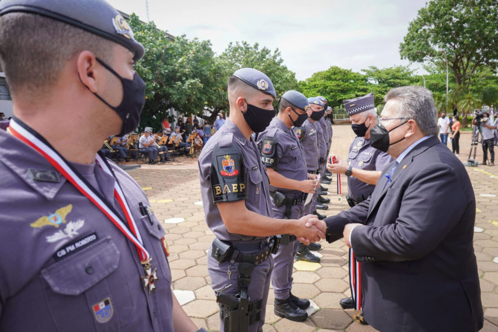 Os profissionais foram homenageados na sede do CPI-10 (Comando de Policiamento do Interior), na cidade